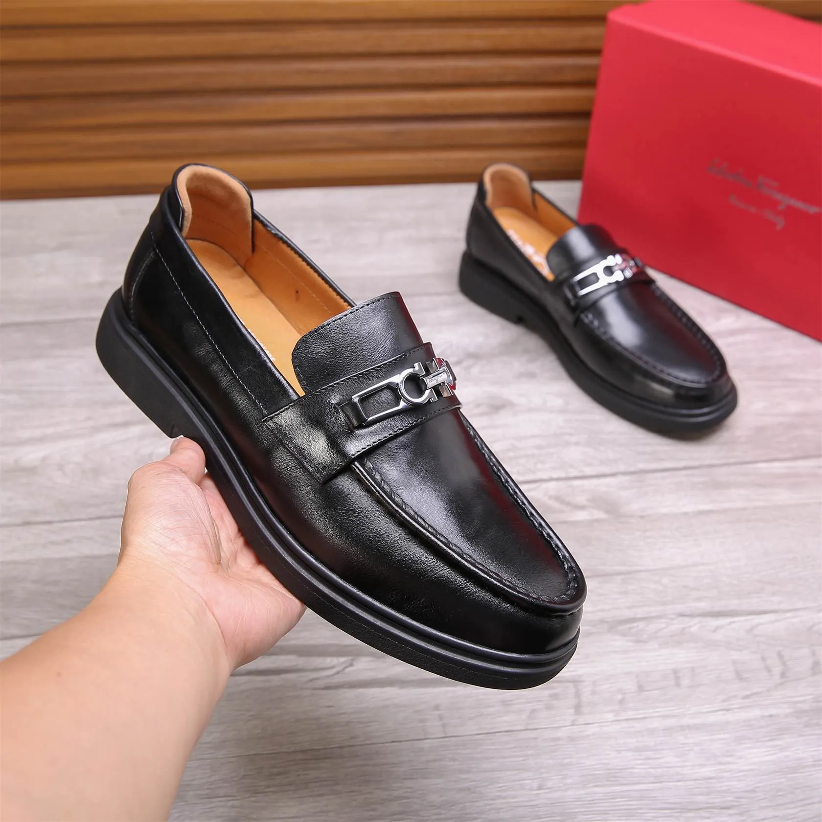 Men's shoes 💰460 🕷🕷🐂【Ferragamo】Ferragamo Popular fashionable casual shoes🇨🇳Official website counter 1:1 production, original mold opening💯Good quality visible, imported high-end first-layer waxed calfskin, water-dyed🐂leather lining🌿very clear texture, high-quality waterproof, non-slip and wear-resistant outsole🎋high quality and low price, truly handmade🍓Black optional! Code number 38-44 (45-46 customized)......